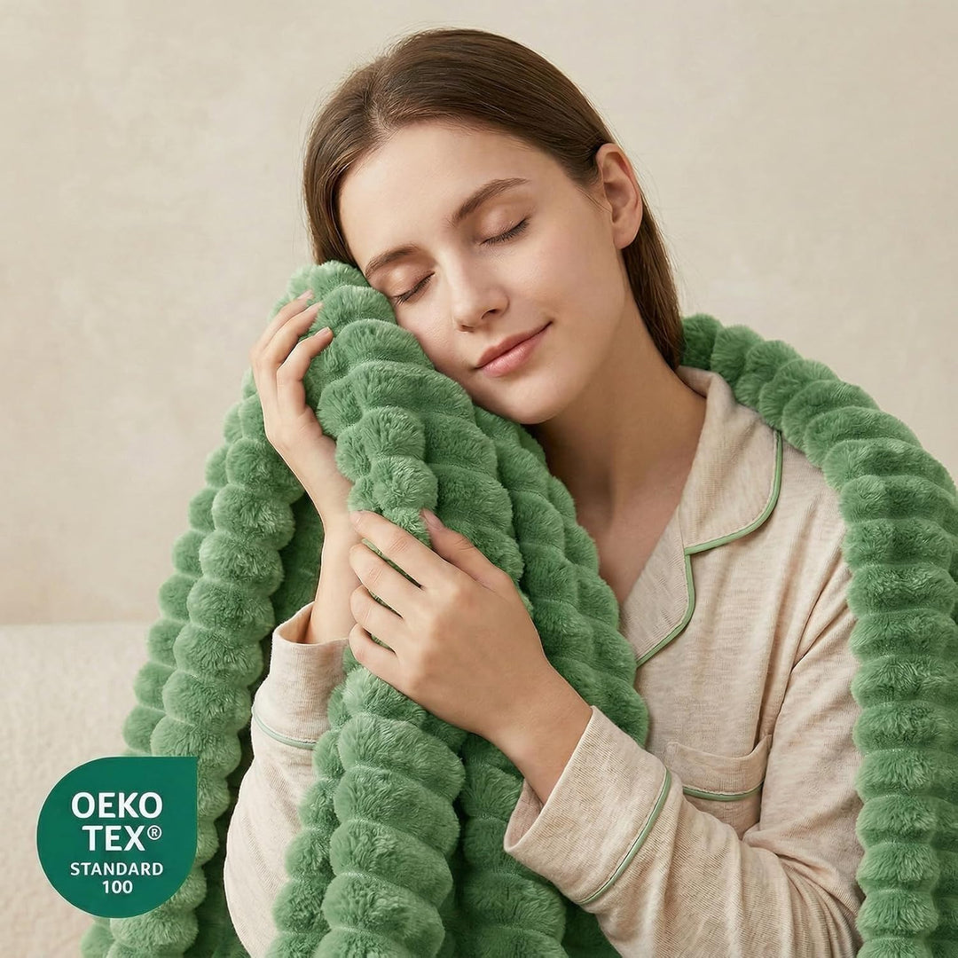 WAVVE Kuscheldecke Grün Flauschig Decke - 150x200cm - Weiche Flanell Fleecedecke, Sofadecke & Couchd