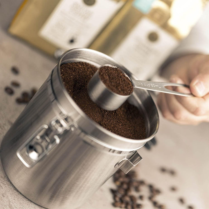 Café Olé Kaffeedose Luftdicht aus 18/10 Edelstahl mit Einstellrad &amp; gratis 1/8 Kaffeelöffel – 500g,