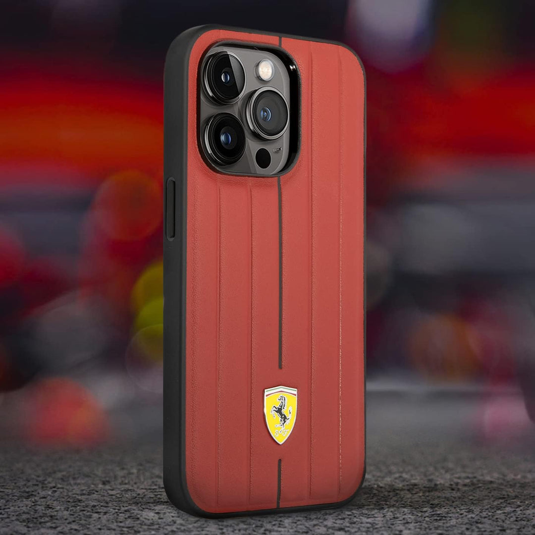 CG MOBILE Ferrari Schutzhülle für iPhone 14 Pro in Rot geprägte Streifen, Leder, langlebige und krat