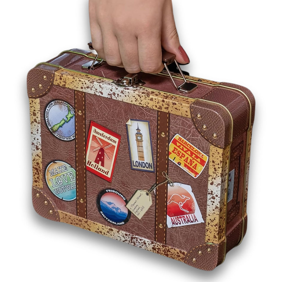 Reisekoffer Vintage - Retro Aufbewahrungsdose, Keksdose, Blechdose mit bunten Aufklebern von verschi