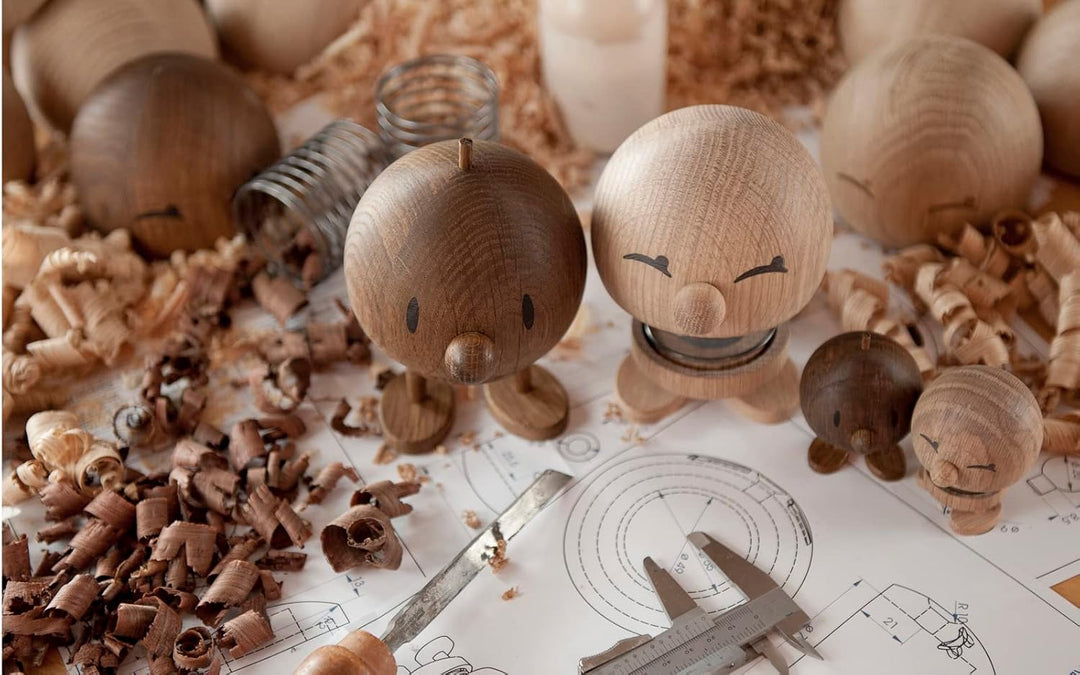 Hoptimist - Skandinavisches Design - Small Bumble aus Holz - Höhe 8 cm, Durchm. 5 cm - Smoked Oak S