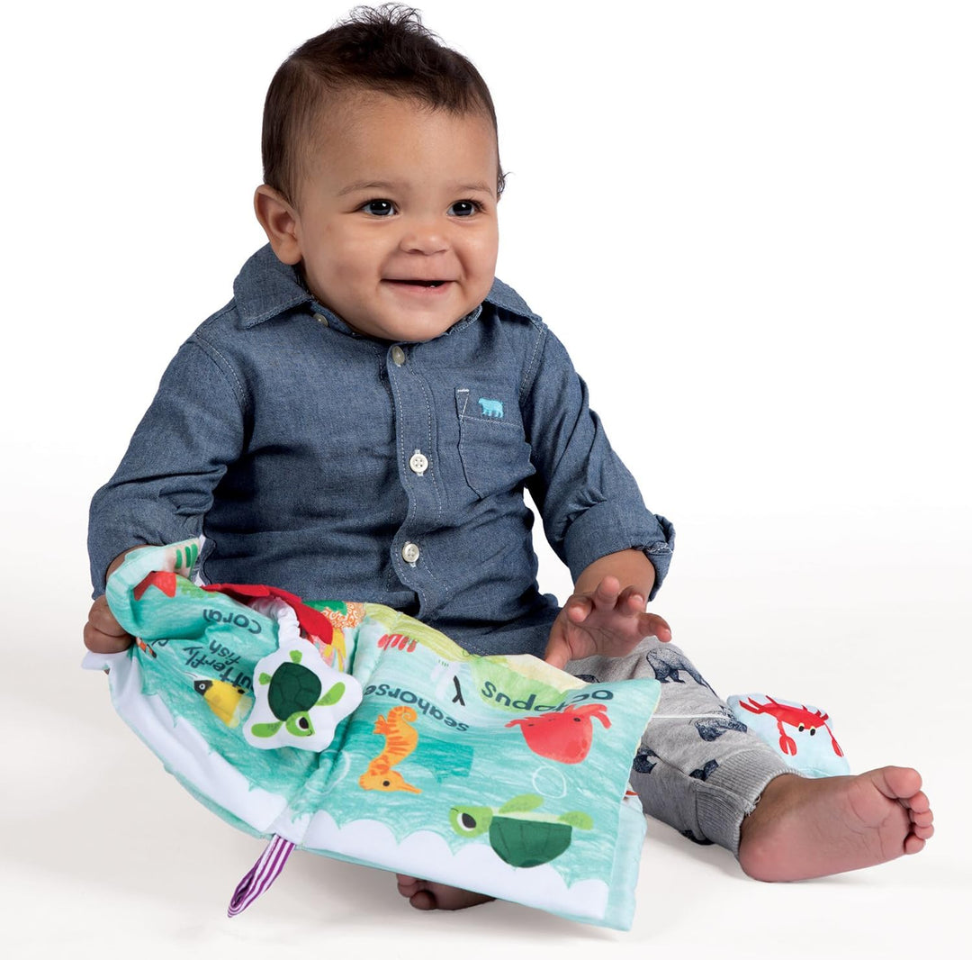Manhattan Toy Was ist draussen? Weiches Baby-Aktivitätsbuch zum Thema Meer mit Babyrassel, meer