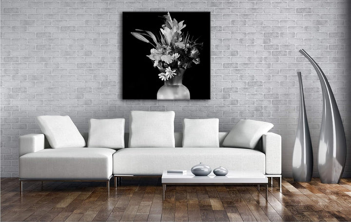 deyoli Stillleben Einer Vase mit bunten Blumen im Format: 70x70 Effekt: Schwarz&Weiss als Leinwandbi