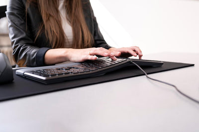 CHERRY KC 4500 ERGO, ergonomische Tastatur, Panordisches Layout (QWERTY), kabelgebunden, gepolsterte