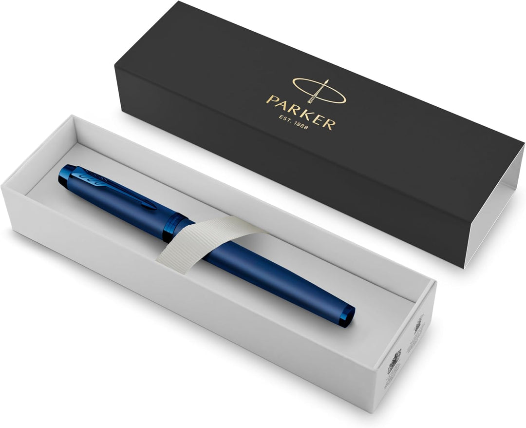Parker IM Monochrome Füller | Oberfläche und Zierteile in Blau | Füllfederhalter mit mittlerer Feder