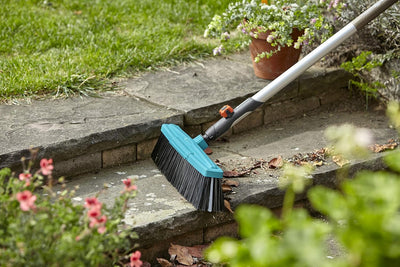 Gardena combisystem-Strassenbesen - Sortiment: Stabiler Kehrbesen für den Garten und Wege rund ums H