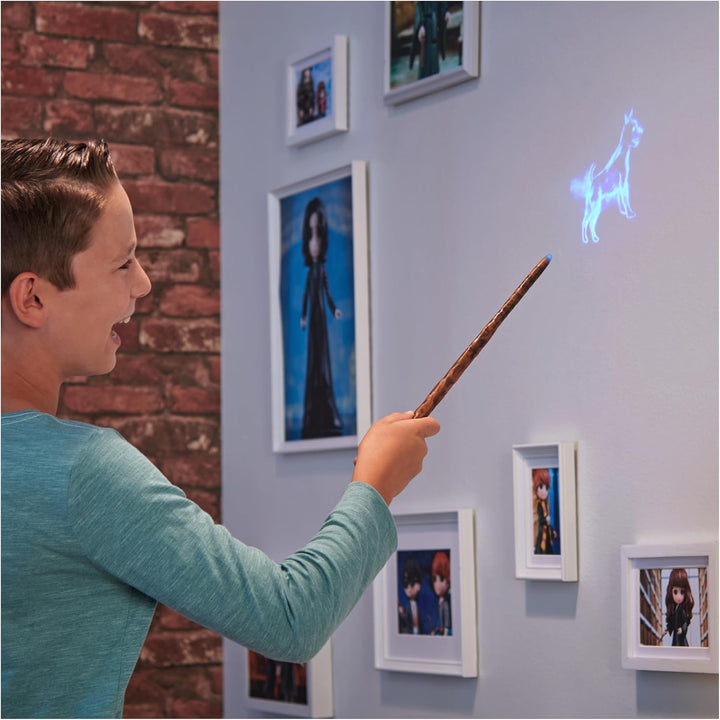 Wizarding World Harry Potter - Leuchtzauberstab von Harry Potter mit Patronus-Projektion, ca. 33 cm
