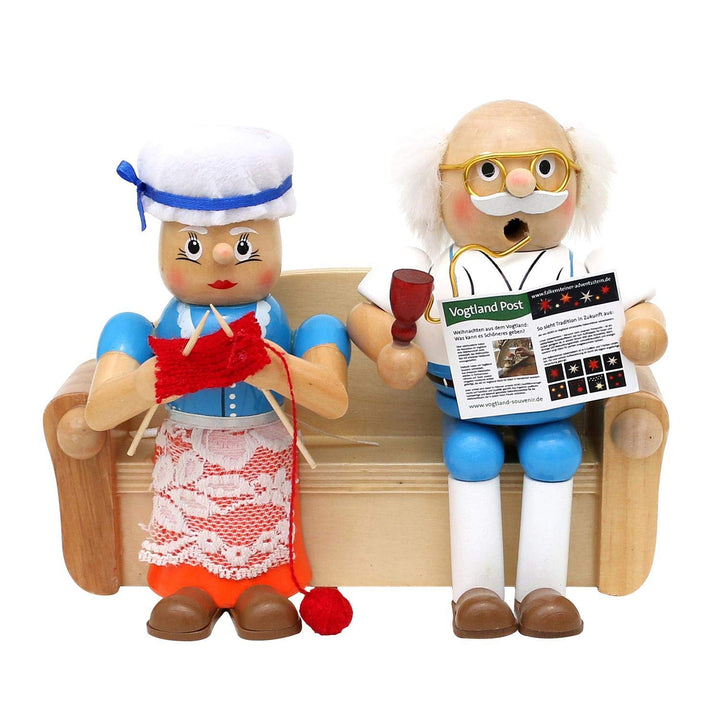 Dekohelden24 Holz Räucherfigur Oma und Opa auf Sofa, Masse ca. 17,5 x 7,5 x 15 cm, 15 cm, Sofa