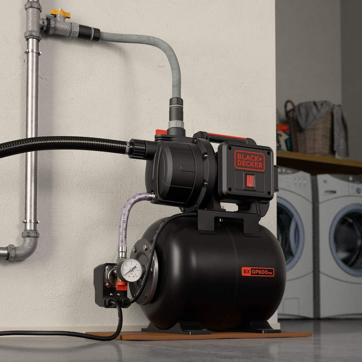 BLACK+DECKER Selbstansaugende Pumpe BXGP600PBE mit Behälter für Klarwasser (600 W,max. Förderleistun