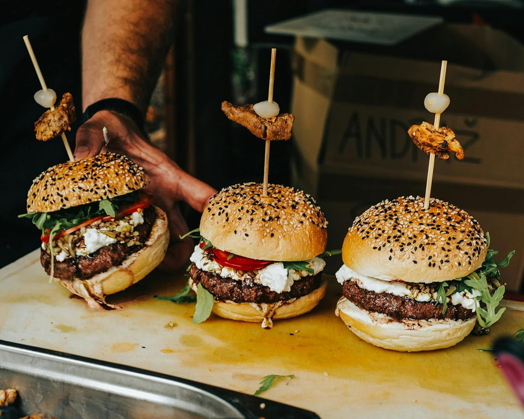 Burger Set aus Edelstahl inkl. Grillspachtel Set, Schmelzglocken, Burgerpresse, Smasher, Gewürzstreu