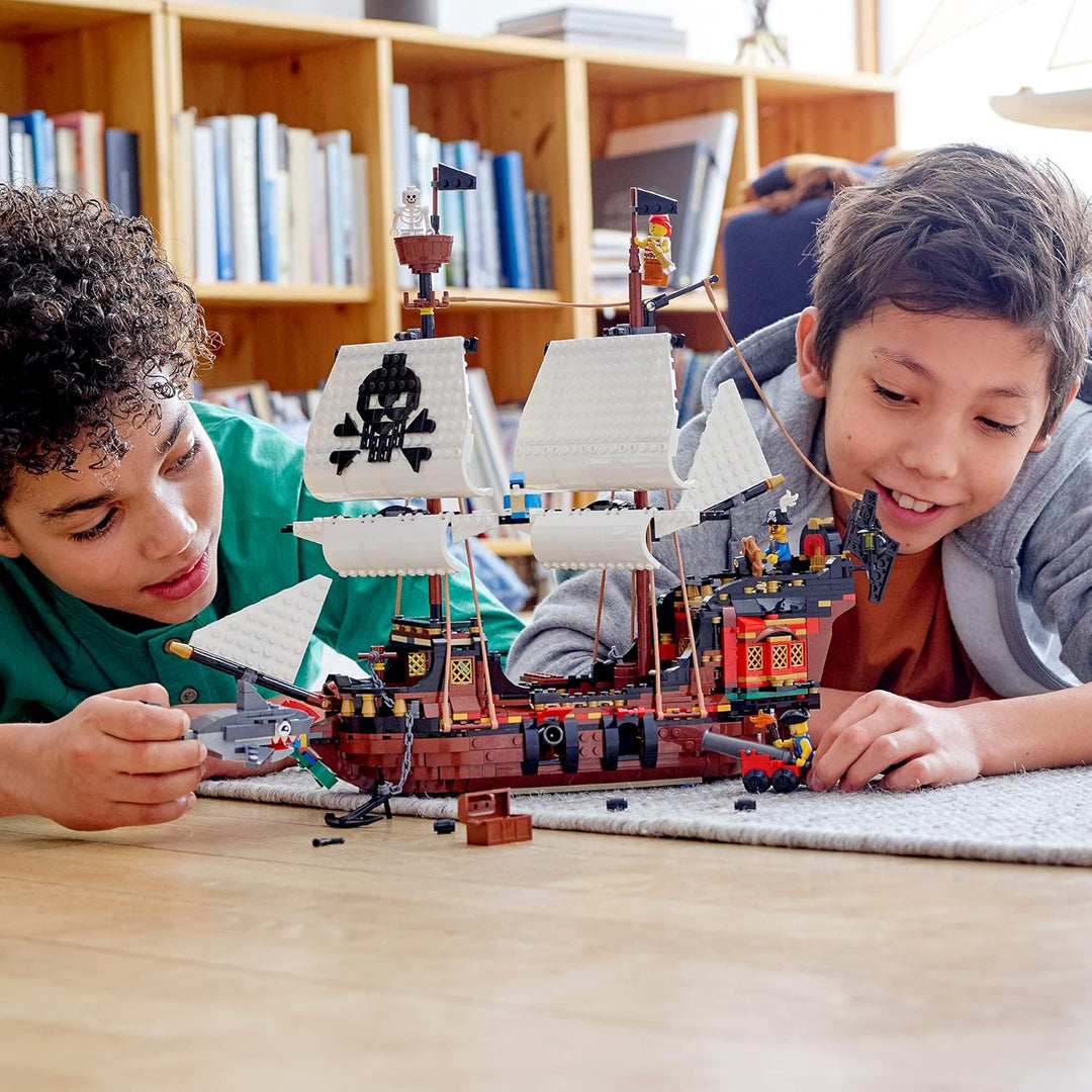 LEGO 31109 Creator 3-in-1 Piratenschiff, Taverne oder Totenkopfinsel Spielset
