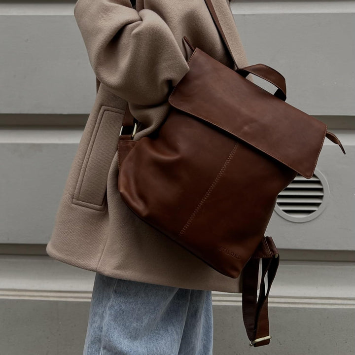 STILORD Charlie Vintage Lederrucksack Braun Mittelgrosser Daypack für Damen Herren 13,3 Zoll Laptop
