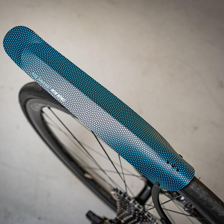 Ass Savers Win Wing 2 Road – Blaue Punkte, Hinterradschutzblech für Gravel-Bikes mit schwarzem Querl
