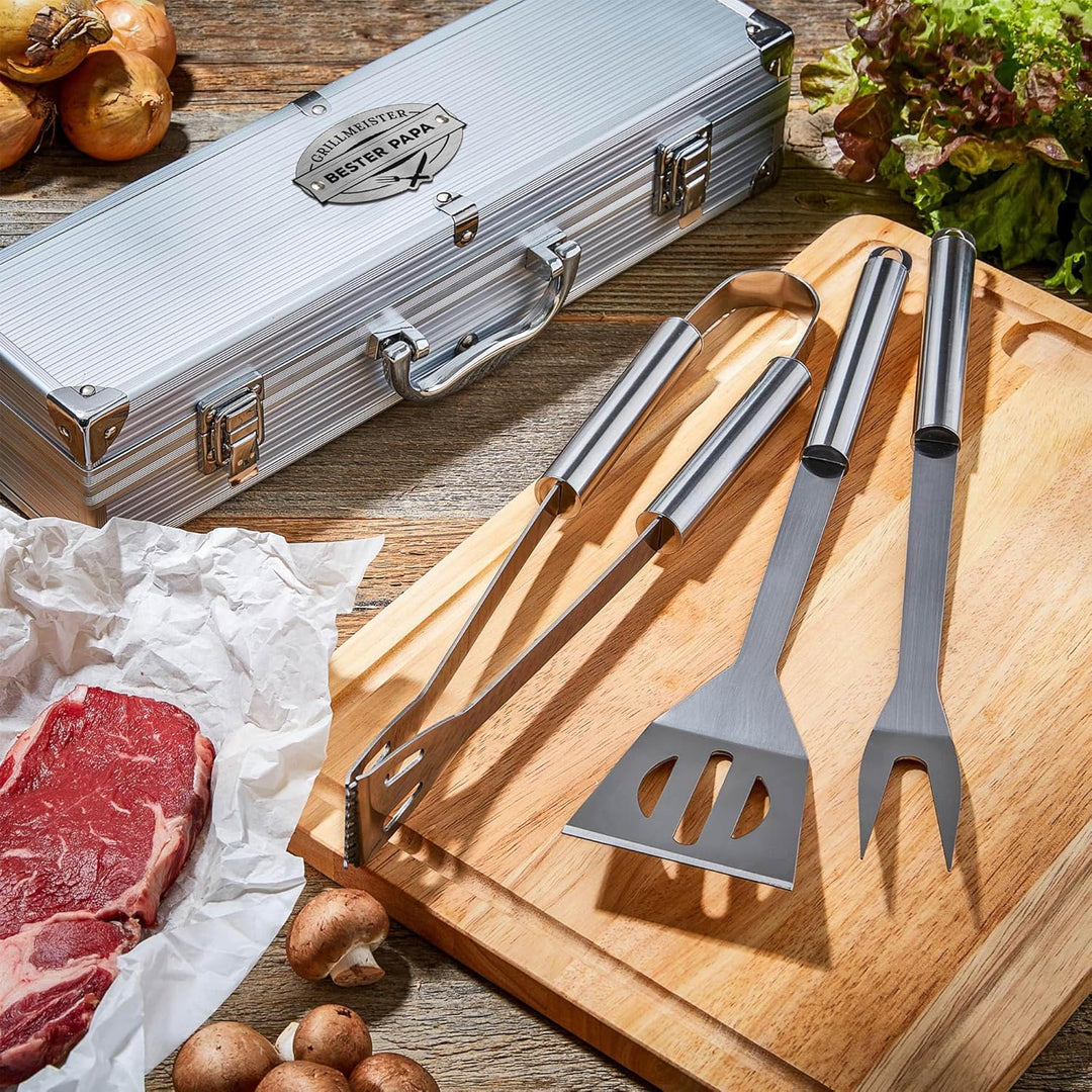 AMAVEL Grillkoffer aus Edelstahl mit Besteck und Gravur Grillmeister & Bester Papa, Pfannenwender, G