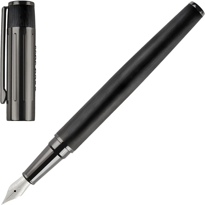 Hugo Boss Gear Ribs Füllfederhalter aus Messing und Aluminium in der Farbe Black, Länge: 13,8cm, Fed