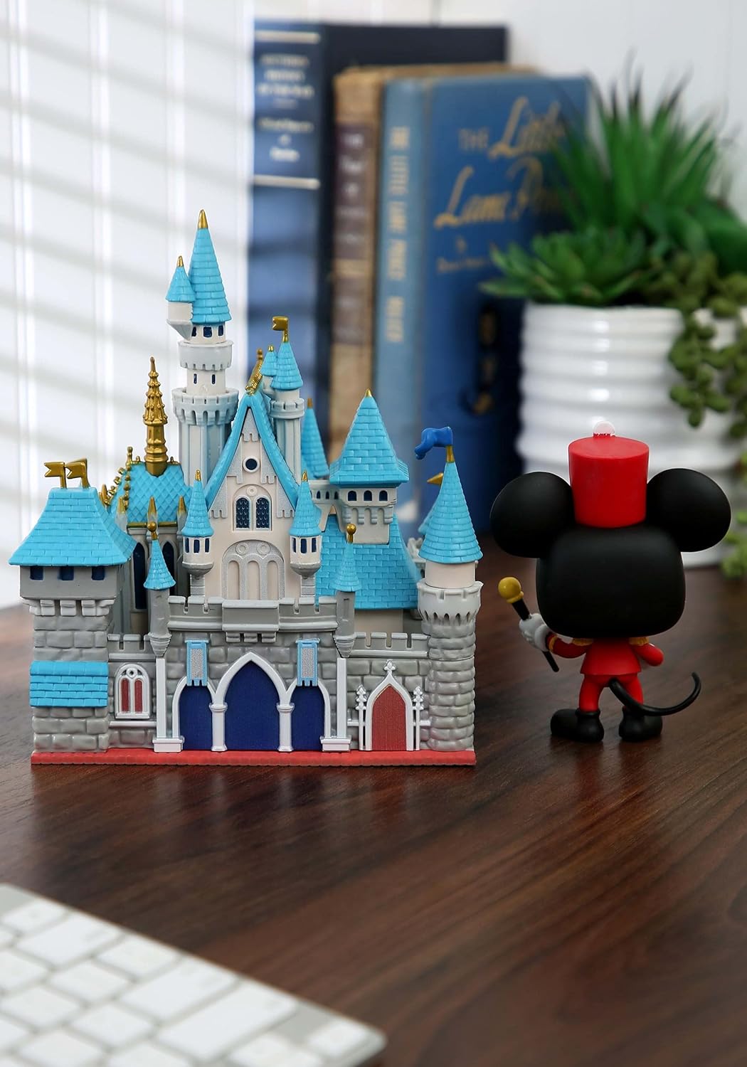 Funko POP! Town: Disney 65th - Castle w/Mickey