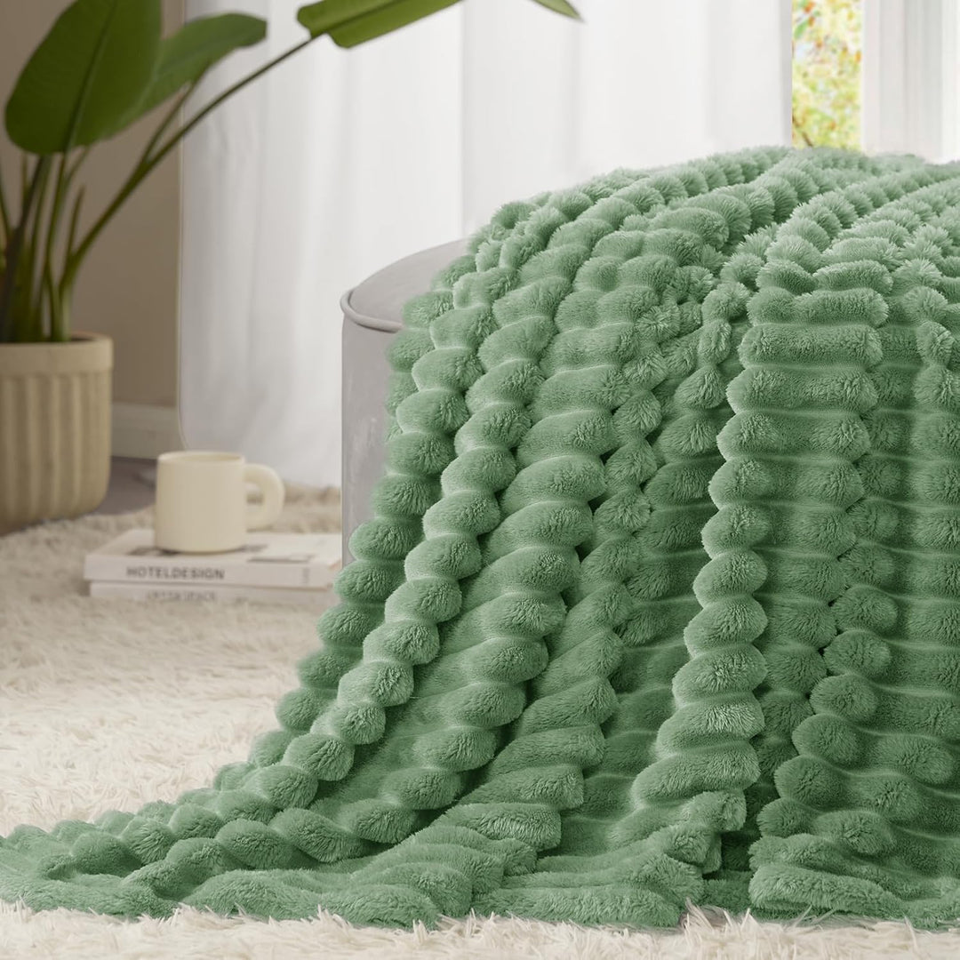 WAVVE Kuscheldecke Grün Flauschig Decke - 150x200cm - Weiche Flanell Fleecedecke, Sofadecke & Couchd