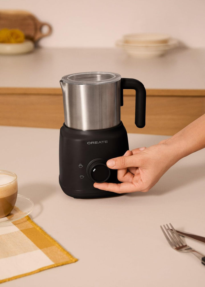 CREATE/MILK FROTHER RETRO/Milchaufschäumer und -erhitzer mit abnehmbarem Krug Schwarz/Magnetische Dr