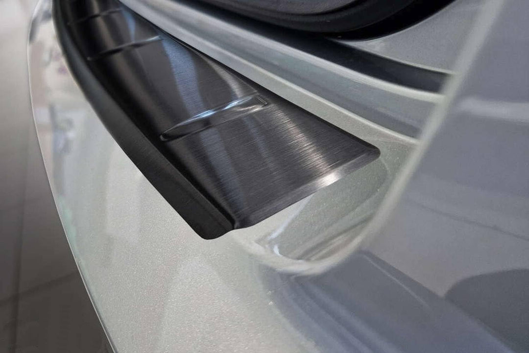 Ladekantenschutz aus Edelstahl in anthrazit mit 3D Abkantung passend für Skoda Kamiq ab 2024 (Faceli