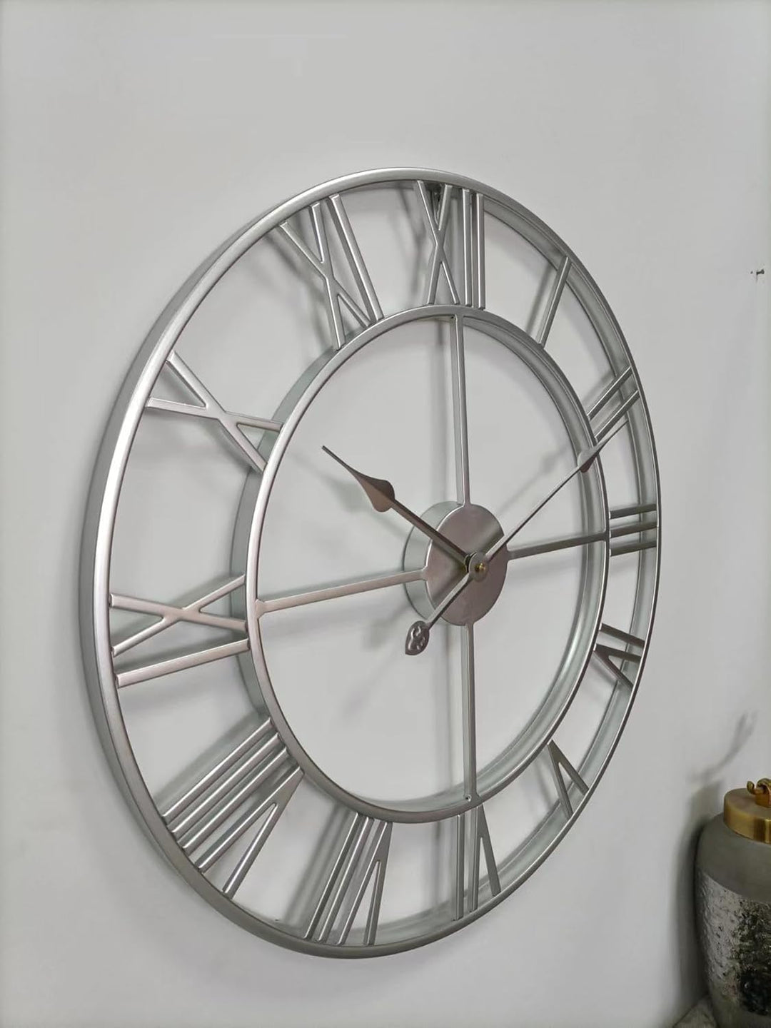Grosse Wanduhr im Vintage-Stil, rund, geräuschlos, schwarz. Gratis dazu EIN Extraset Uhrzeiger in Go