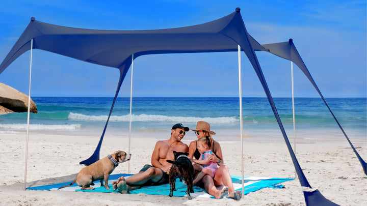 SUN NINJA Pop Up Strandzelt Sonnenschutz UPF50+ mit Sandschaufel, Erdnägeln und Stabilitätsstangen,