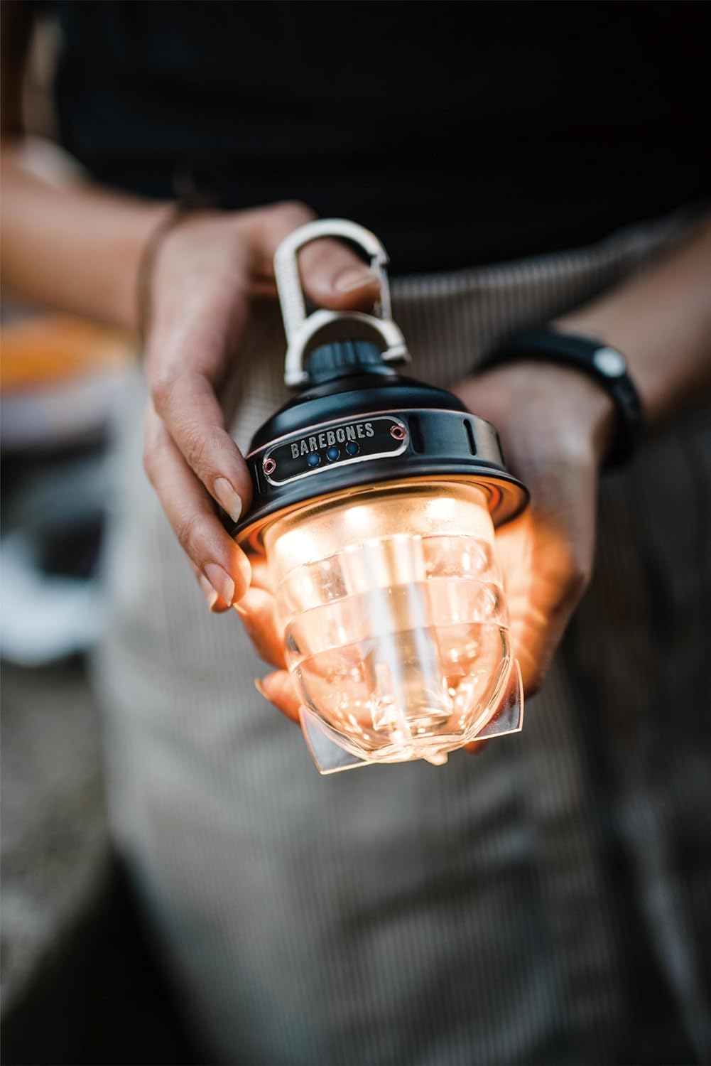 Barebones Beacon Hängelampe – Bronze Wiederaufladbare LED Campinglaterne mit Einstellbarer Helligkei