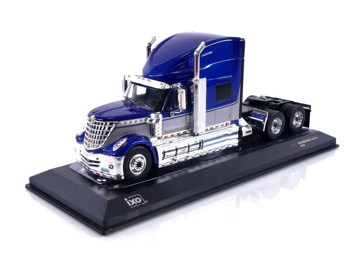 Ixo TR118 Miniaturauto aus der Kollektion, Blue Metallic