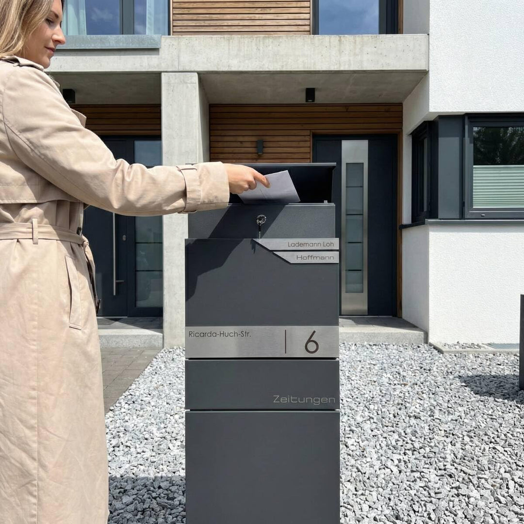 Metzler Standbriefkasten freistehend in Anthrazit RAL 7016 für 2 Parteien mit Zeitungsfach - Zwei Na