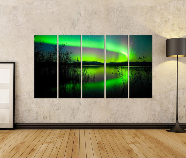 islandburner Bild auf Leinwand Nordlichter Gespiegelter See Wetterleuchten In Norwegen Bilder Wandbi