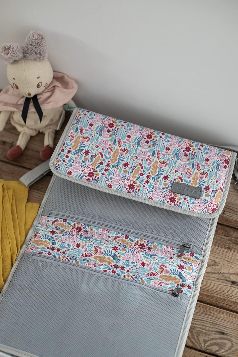 BÉABA, Baby Wickeltasche, Wickelunterlage aus 100% Baumwolle, für unterwegs, mit Fächern für Windeln