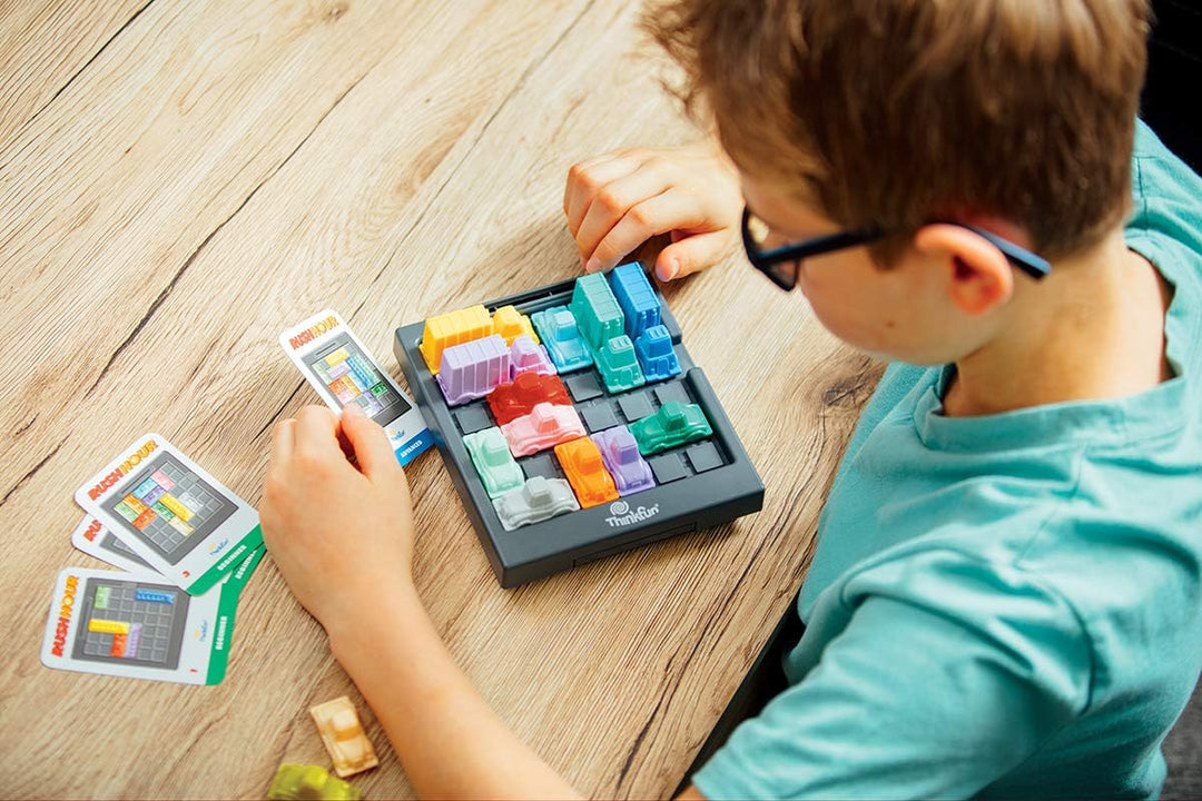 ThinkFun – Rush Hour – Logikspiel – Puzzlespiel – Stau – 40 Herausforderungen 4 Stufen – 1 Spieler o