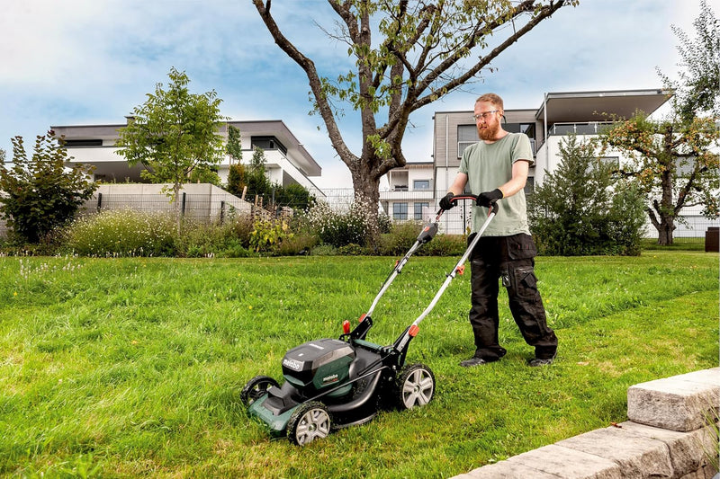 Metabo Akku-Rasenmäher mit Mulchfunktion RM 36-18 LTX BL 46 (601606650) für grosse Flächen im Garten