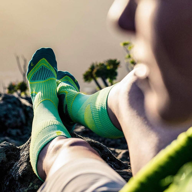 Bauerfeind Wandersocken "Outdoor Performance Compression Socks“ für Outdooraktivitäten wie Wandern &