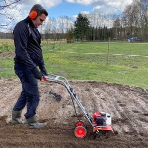 Benzin Gartenhacke (NEU) Effektive Bodenbearbeitung mit 25 cm Arbeitsbreite – 2-Takt Motor – 16 hart