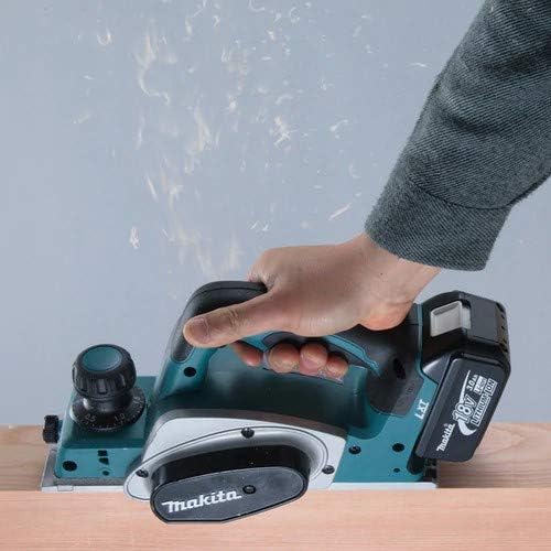 Makita Akku-Hobel 82mm 18 V im Makpac mit 2 Akkus 4,0 Ah + Ladegerät, im MAKPAC mit 2 Akkus 4,0 Ah +