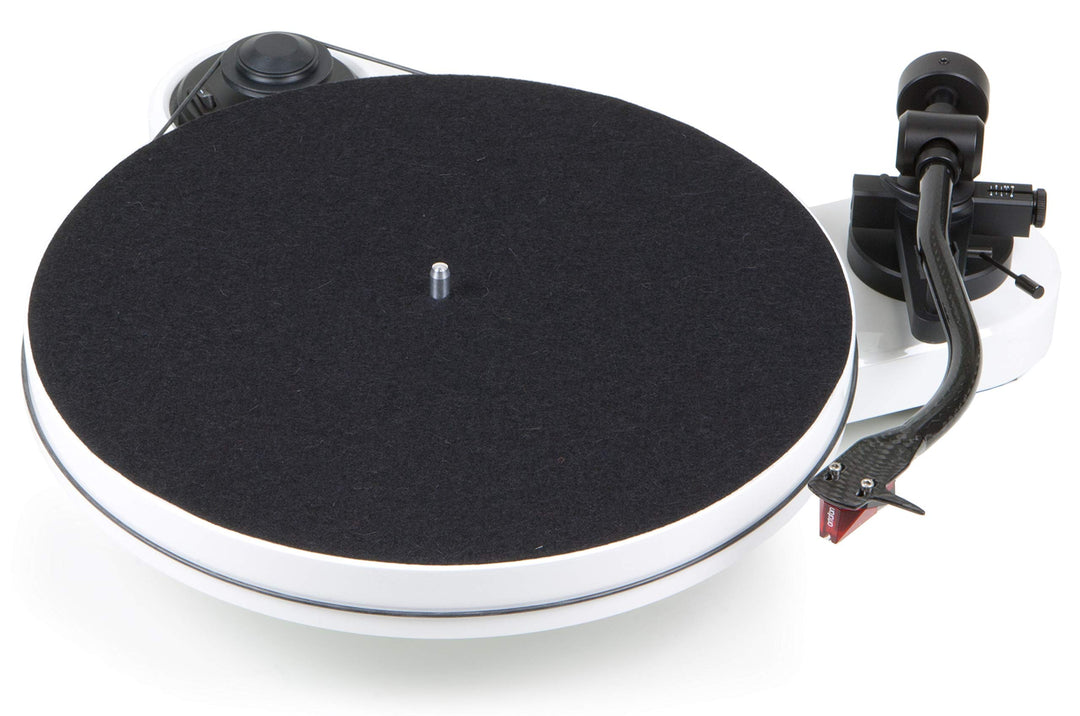 Pro-Ject RPM 1 Carbon Plattenspieler mit Riemenantrieb (inkl. Ortofon 2M Red, Weiss) inkl. Ortofon 2