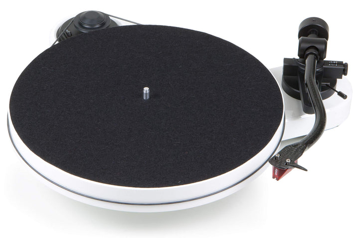 Pro-Ject RPM 1 Carbon Plattenspieler mit Riemenantrieb (inkl. Ortofon 2M Red, Weiss) inkl. Ortofon 2