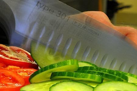 Chroma Type 301 P-21 Santoku mit Kullenschliff 17,8 cm