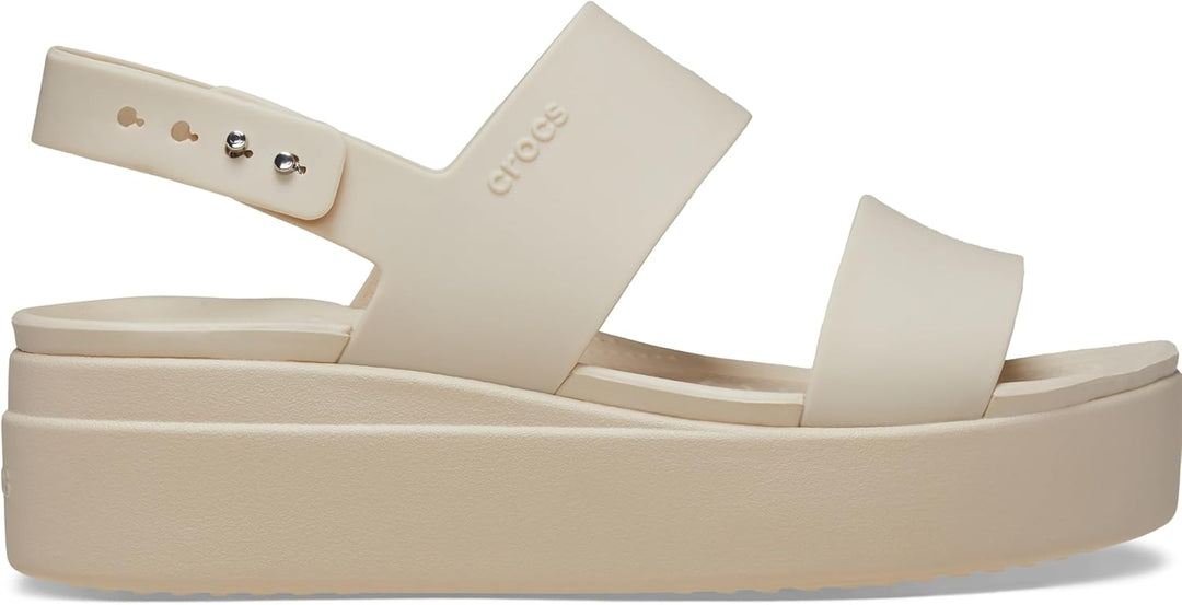 Crocs Damen Brooklyn Low Wedge Sandalen, 33/34 EU Sandstein