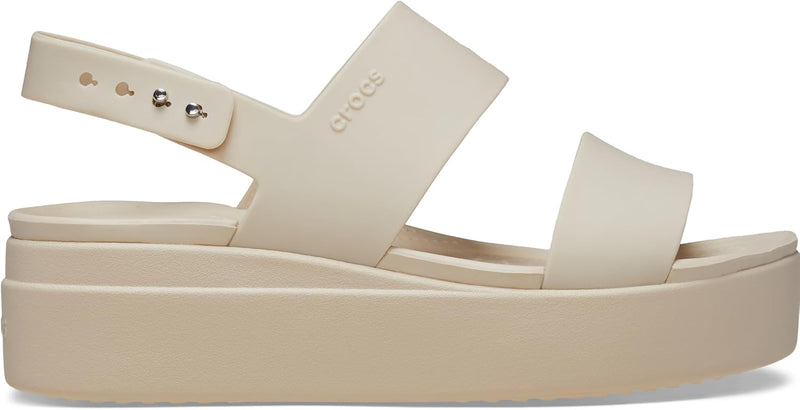 Crocs Damen Brooklyn Low Wedge Sandalen, 33/34 EU Sandstein