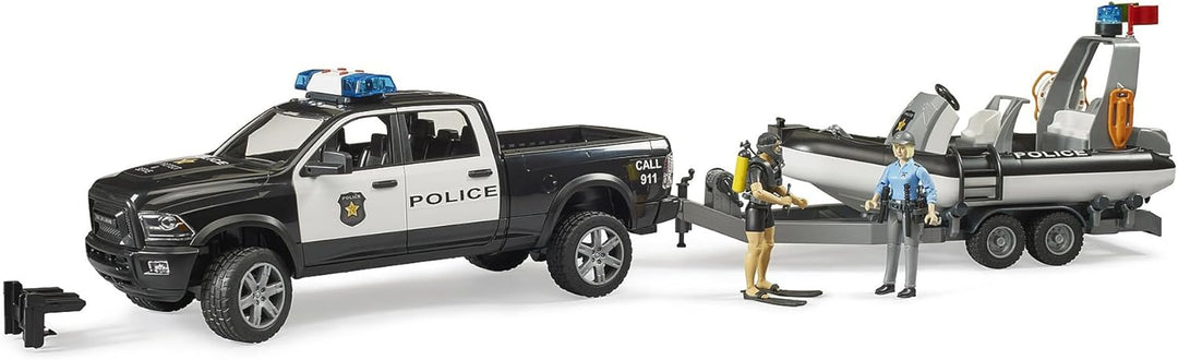 bruder 02507 - RAM 2500 Polizei Pick-up, Light and Sound Modul, Anhänger mit Boot, 2 Figuren - 1:16