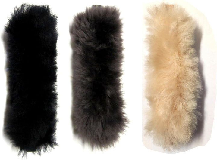 PS Pferdeartikel Mit Schaffell gepolsterter Nasenriemen Plus Kinnriemen im Set Braun mit goldenem Be
