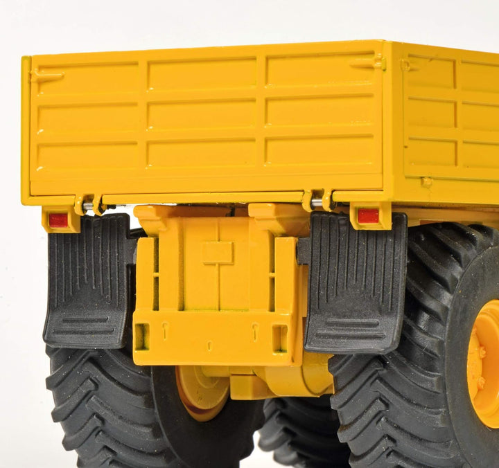 Schuco 450770800 Other License Kirovets K-700 T, Traktor mit Anhänger, Modellauto, 1:32, gelb