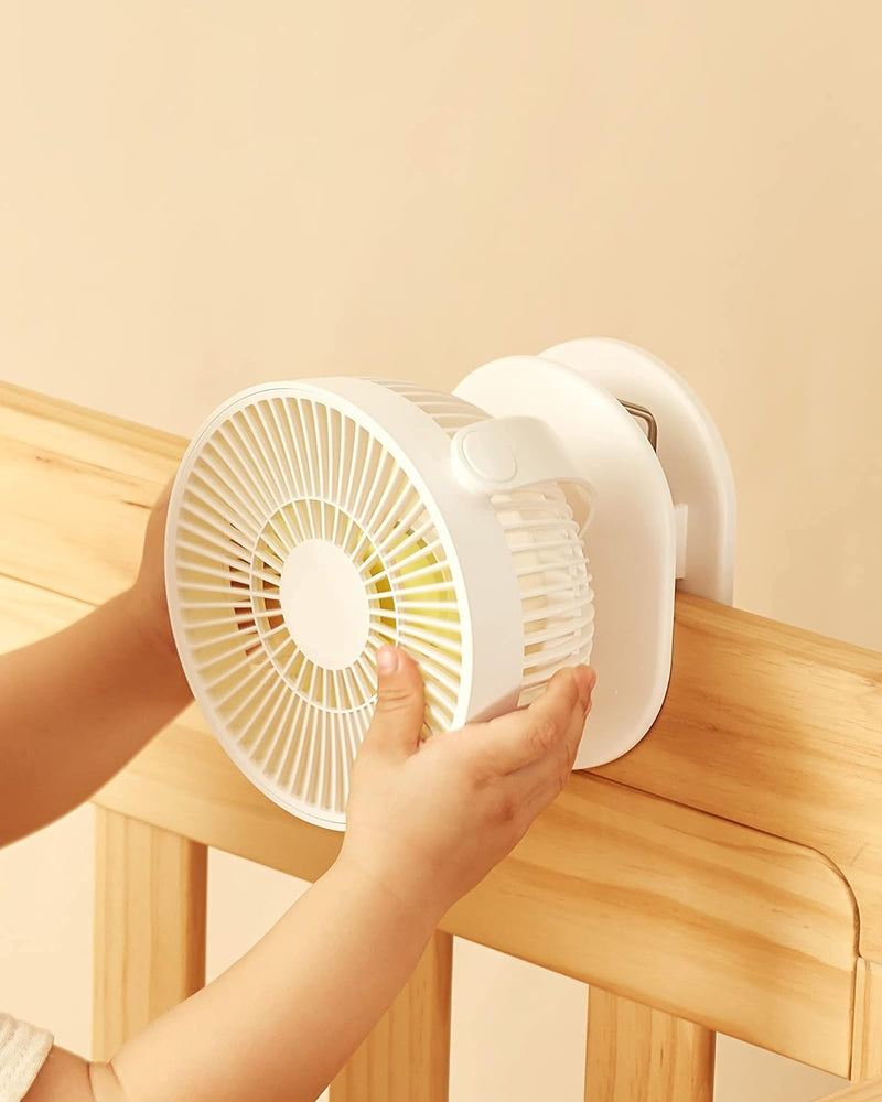 JISULIFE Mini USB Ventilator, Clip Akku Tischventilator Sehr Leise Klein mit 4000mAh Batterie, 4 Ges