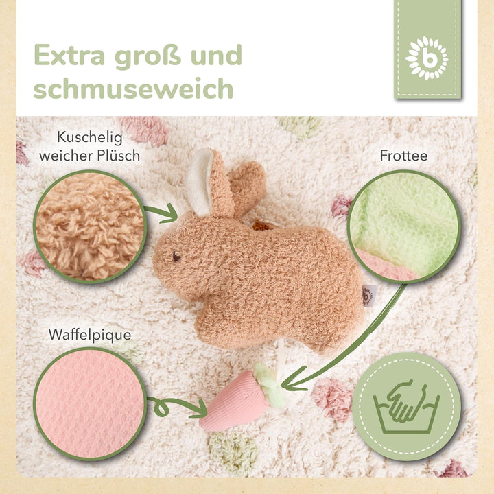 Bieco Kuscheltier Hase Fine aus Bouclé mit quietschender Karotte | 20 cm | Baby Plüsch Hase Stofftie