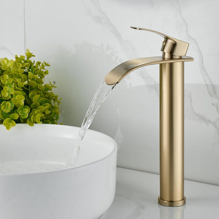 Moderne Wasserfall Küchenarmatur, Hoch Auslauf in gebürstetem Gold, Messing-Körper mit 3/8" Anschlüs