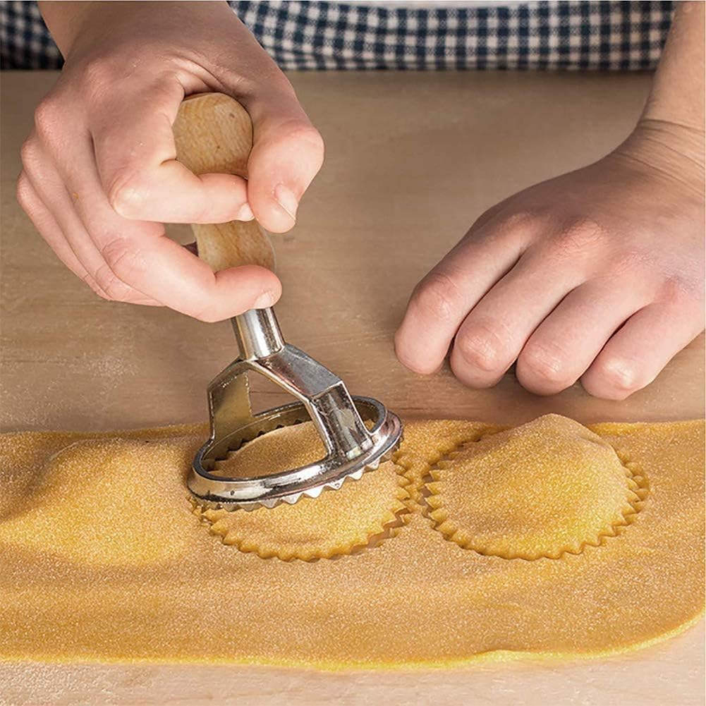 MASTER FENG Ravioli Ausstecher Former, Teigtaschenrad Former mit Holzgriff und Geriffelter Kante Pas