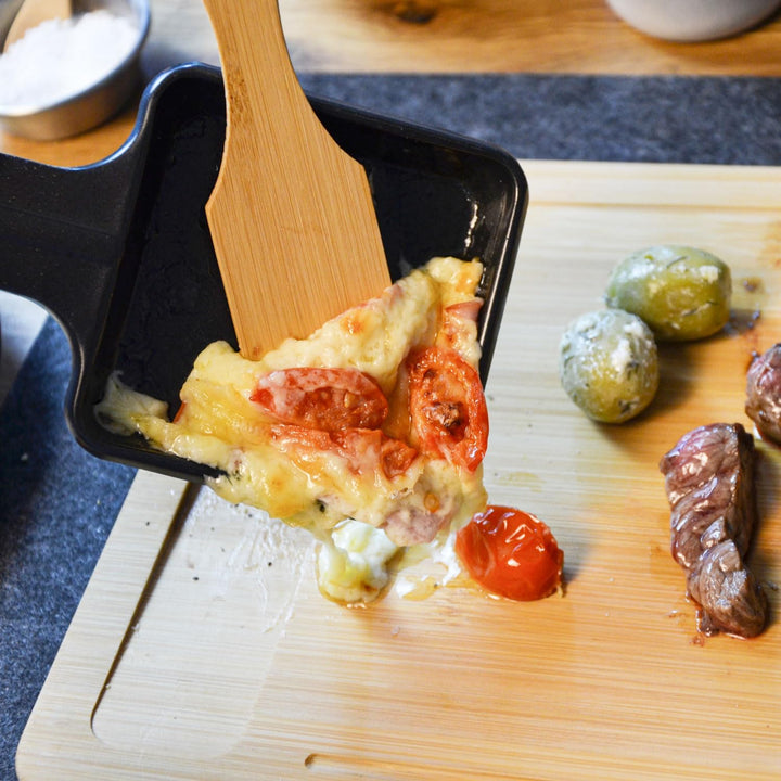 DuneDesign 2 Personen Raclette Teller Set mit Spachtel - 30x22 Raclette Brettchen Holz Spatel - Racl