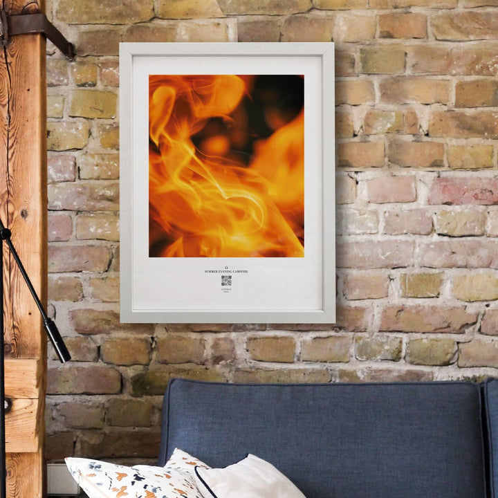 HÖRBAR RELAX | Hörbild | SUMMER EVENING CAMPFIRE | Abstract flames | Im Rahmen Weisser Rahmen 32,5cm
