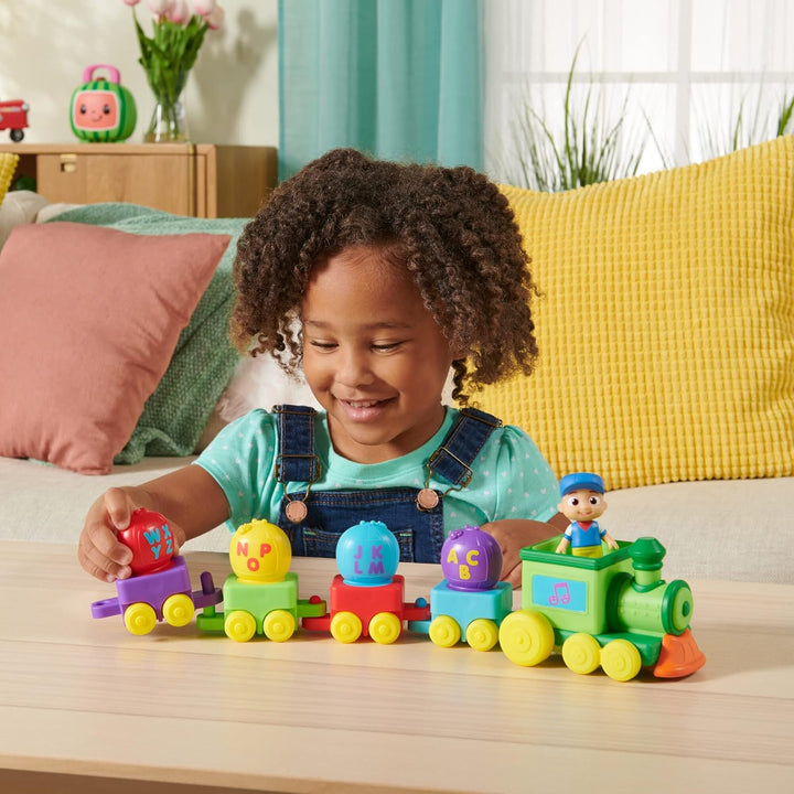 CoComelon CMW0337 - Mitsing-Buchstabenzug mit Musik und exklusiver JJ Spielfigur, offizielle deusche